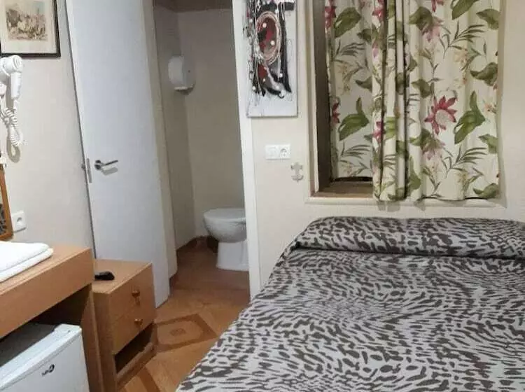 اتاق استاندارد یک نفره, Hostal Fuentesol