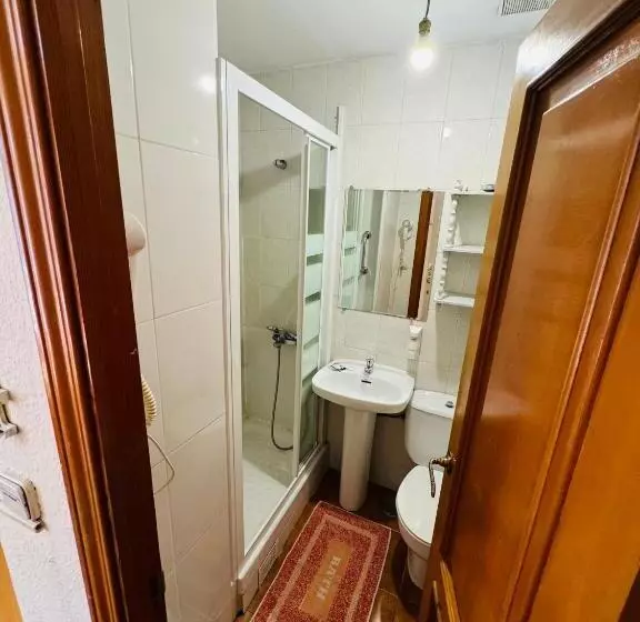 اتاق استاندارد سه نفره, Hostal Fuentesol