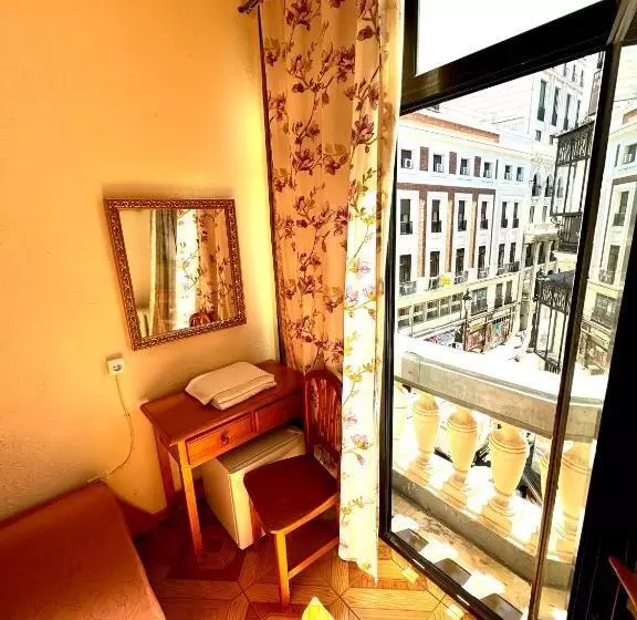 اتاق استاندارد سه نفره, Hostal Fuentesol