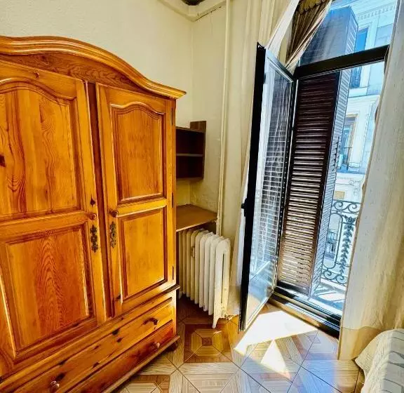 اتاق استاندارد سه نفره, Hostal Fuentesol