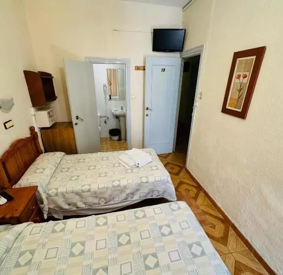 اتاق استاندارد سه نفره, Hostal Fuentesol