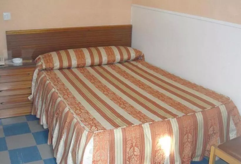 スタンダードトリプルルーム, Hostal La Perla Asturiana