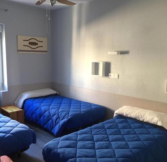 스탠다드 트리플 룸, Hostal Rosales