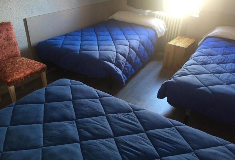 스탠다드 트리플 룸, Hostal Rosales