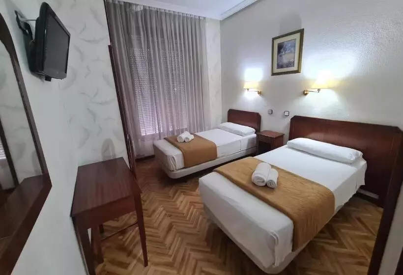 اتاق استاندارد سه نفره, Hostal Sardinero