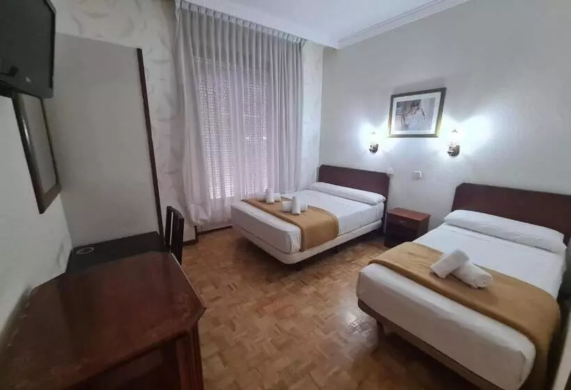 اتاق استاندارد سه نفره, Hostal Sardinero