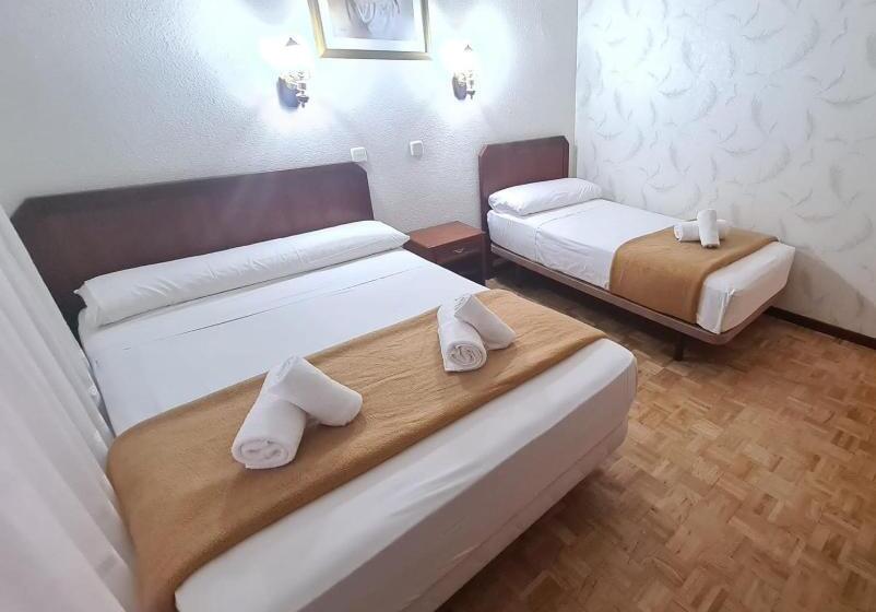 اتاق استاندارد سه نفره, Hostal Sardinero