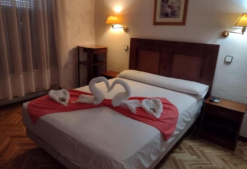 اتاق استاندارد با بالکن, Hostal Sardinero