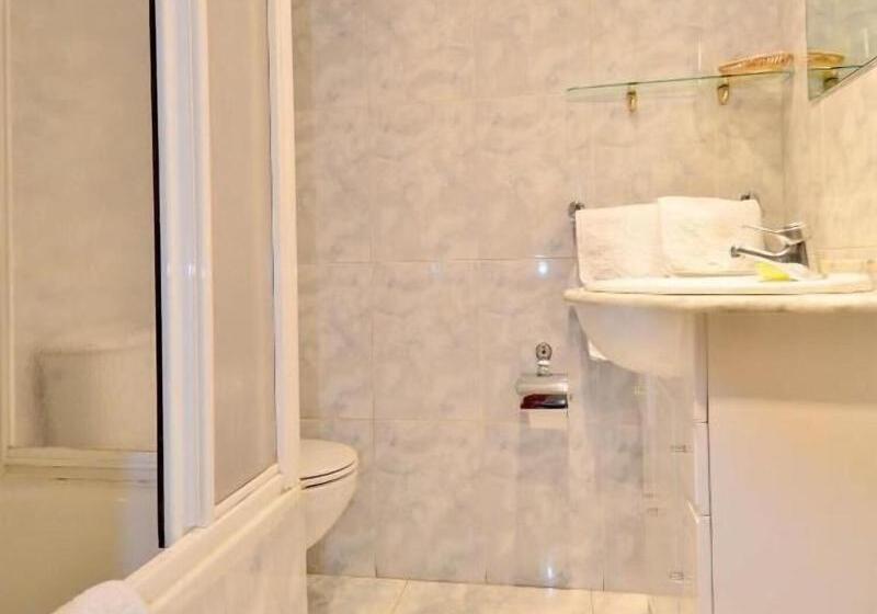 اتاق استاندارد سه نفره, Hostal Sardinero