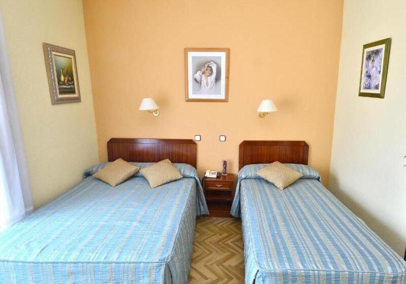 اتاق استاندارد سه نفره, Hostal Sardinero