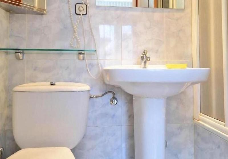 اتاق استاندارد سه نفره, Hostal Sardinero