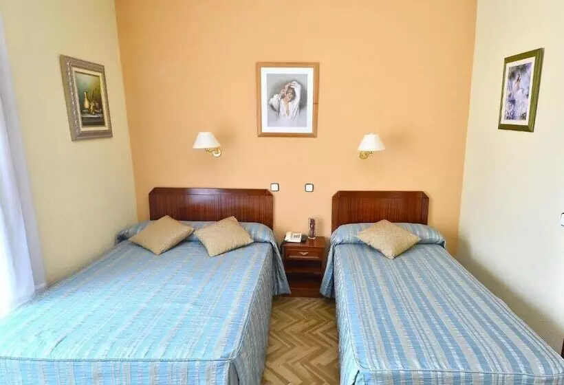 اتاق استاندارد سه نفره, Hostal Sardinero