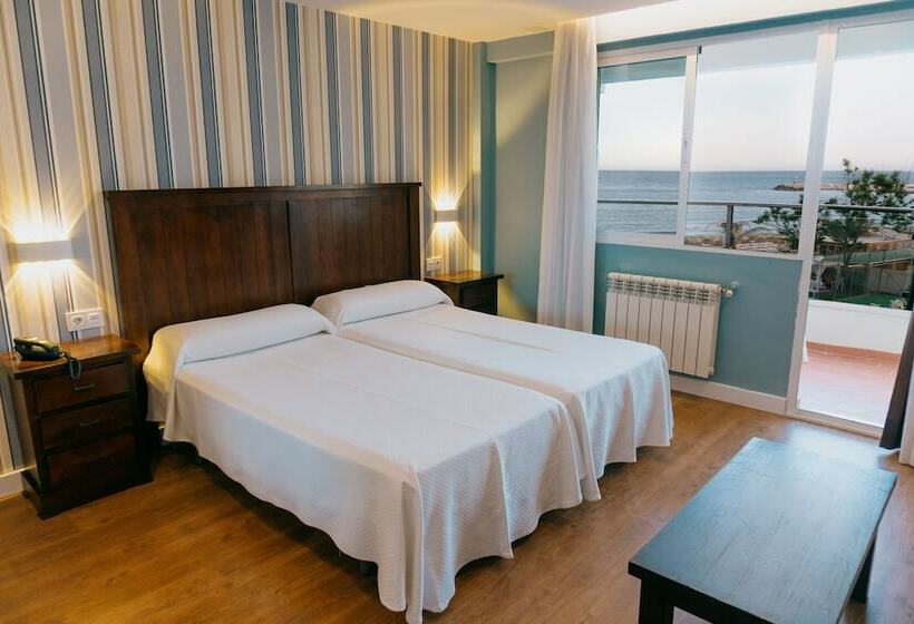 标准间带游泳池, La Barracuda