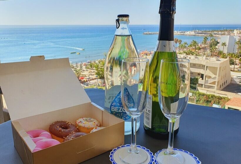 标准间带游泳池, La Barracuda