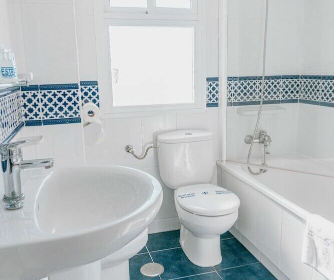 标准间带游泳池, La Barracuda