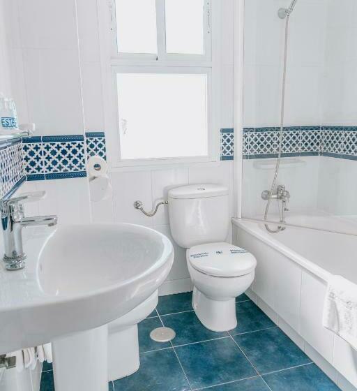 可看到泳池的单人间, La Barracuda