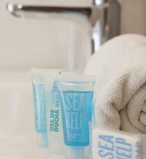 Номер Стандарт Вид на Бассейн, Perla