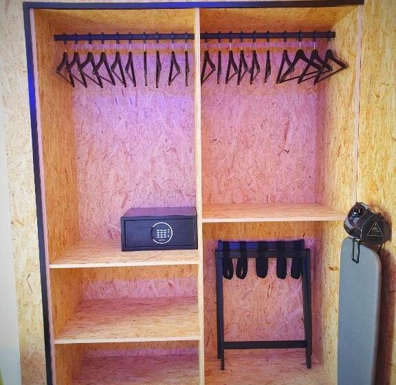 חדר סטנדרט עם מרפסת, Mb Hostels Premium Eco  Adults Recommended