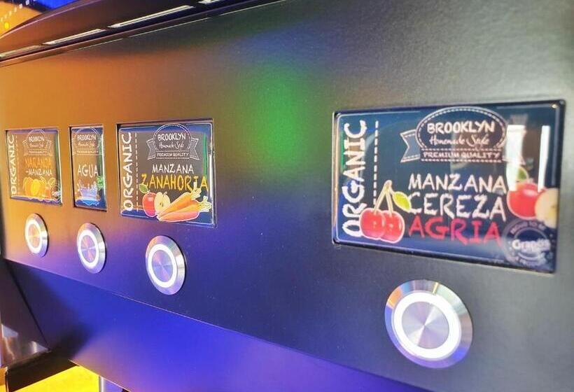 חדר סטנדרט עם מרפסת, Mb Hostels Premium Eco  Adults Recommended