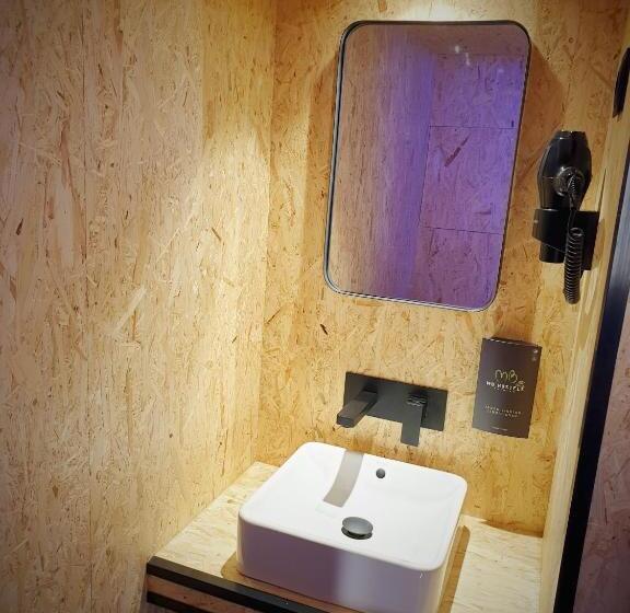 חדר דלוקס עם מרפסת נוף לים, Mb Hostels Premium Eco  Adults Recommended