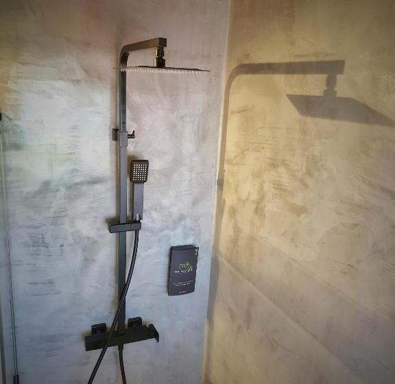 חדר דלוקס עם מרפסת נוף לים, Mb Hostels Premium Eco  Adults Recommended