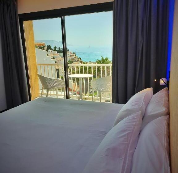 חדר סופריור עם נוף לים ומרפסת, Mb Hostels Premium Eco  Adults Recommended