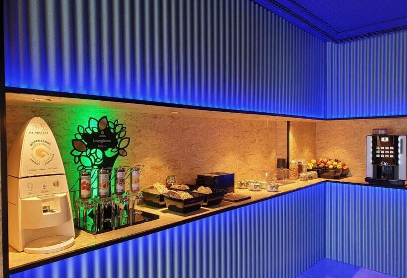 חדר סטנדרט נוף לים עם מרפסת, Mb Hostels Premium Eco  Adults Recommended