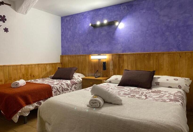 スタンダードトリプルルーム, Hostal La Cuineta De Cal Triuet