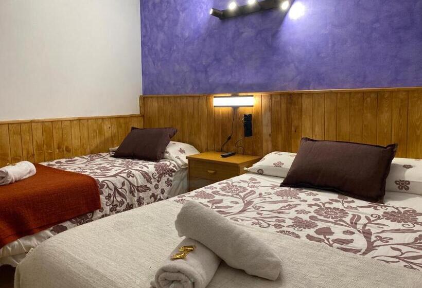 Номер Стандарт Трехместный, Hostal La Cuineta De Cal Triuet