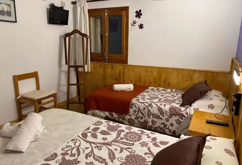 スタンダードトリプルルーム, Hostal La Cuineta De Cal Triuet