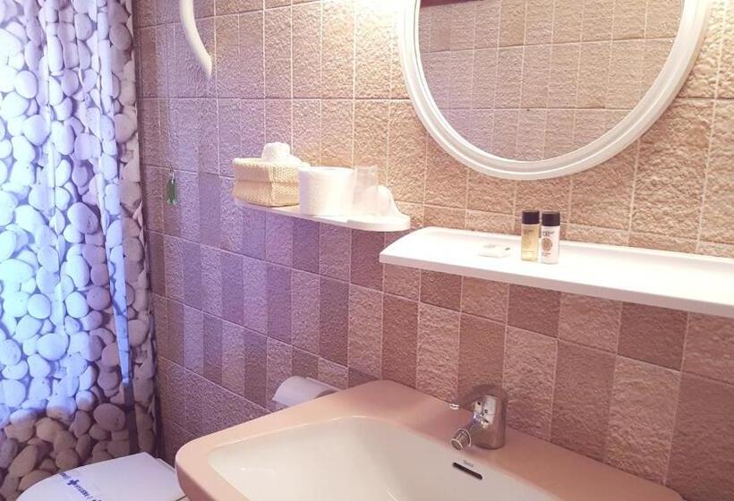 スタンダードトリプルルーム, Hostal La Cuineta De Cal Triuet