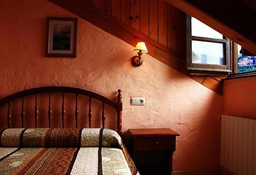 Номер Стандарт, Hostal Casa Lacreu