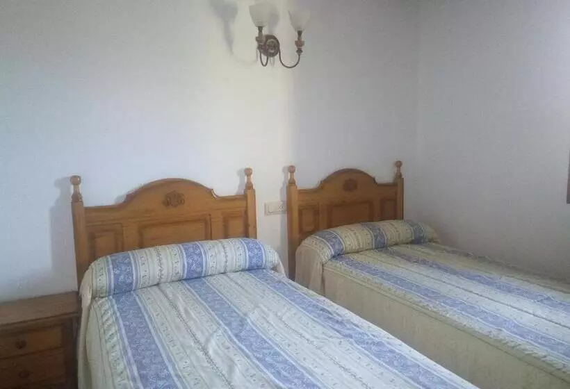 Standard Neljän Hengen Huone, Hostal Casa Lacreu