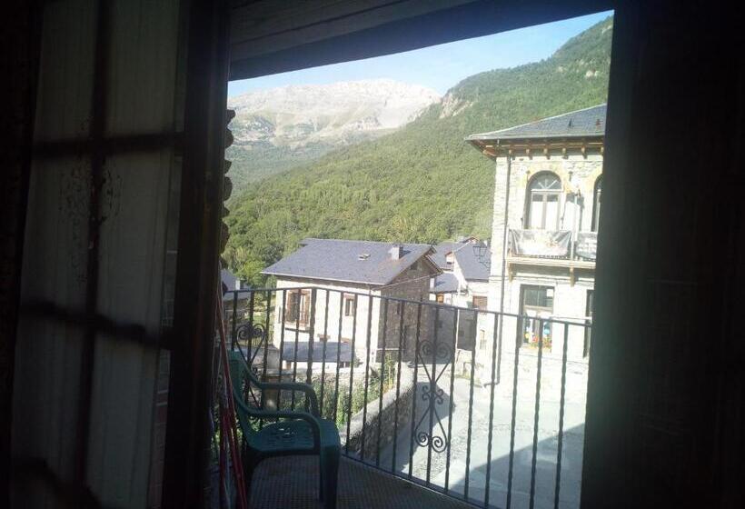 4인용 스탠다드 룸, Hostal Casa Lacreu