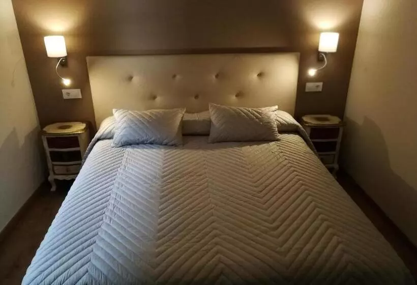 Perhesviitti, Hostal Casa Lacreu