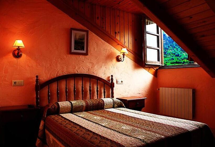 Номер Стандарт, Hostal Casa Lacreu