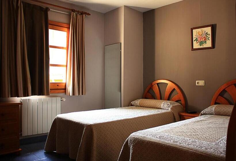 Номер Стандарт, Hostal Casa Lacreu