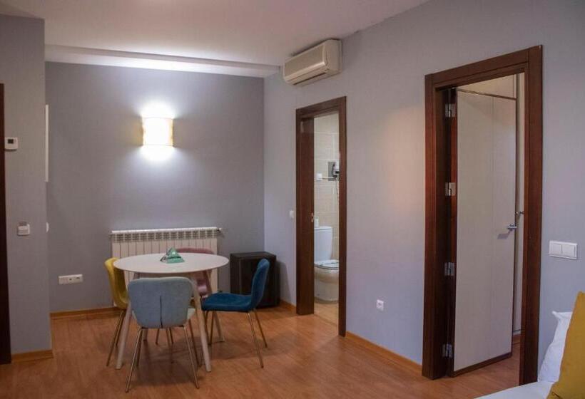 חדר משפחתי, Alda Ciudad De Soria