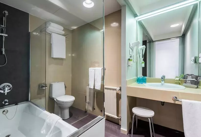 バルコニー付きスタンダードルーム, Guadalajara & Conference Center Affiliated by Melia