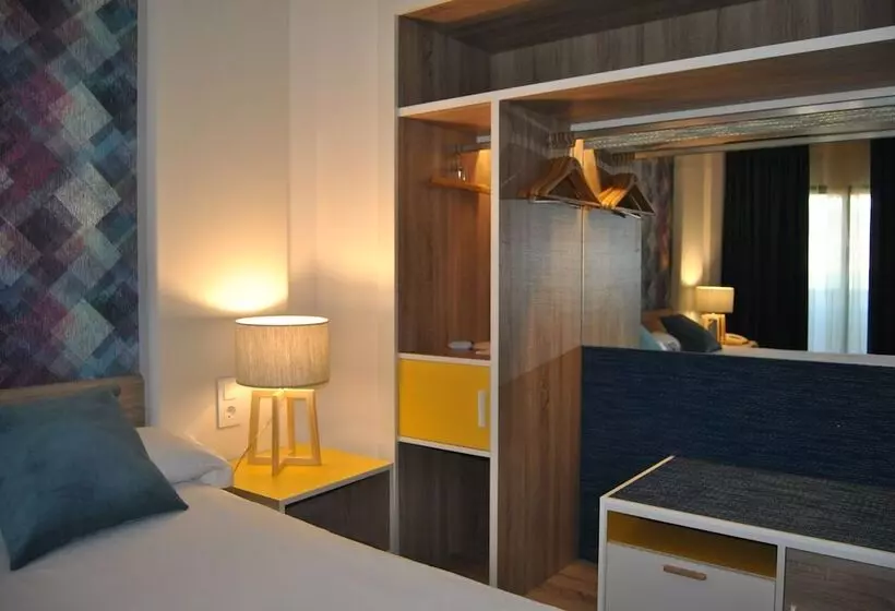 バルコニー付きスタンダードルーム, Guadalajara & Conference Center Affiliated by Melia