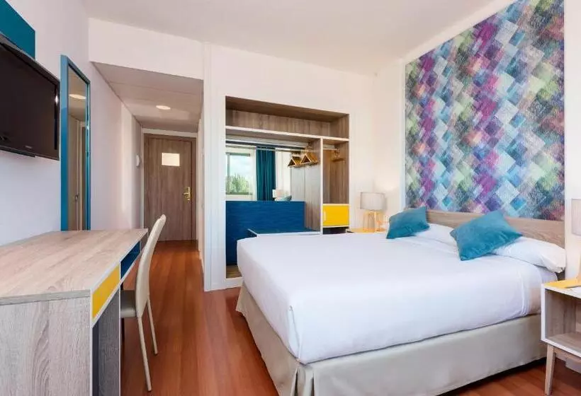 キングサイズベッドのスタンダードルーム, Guadalajara & Conference Center Affiliated by Melia