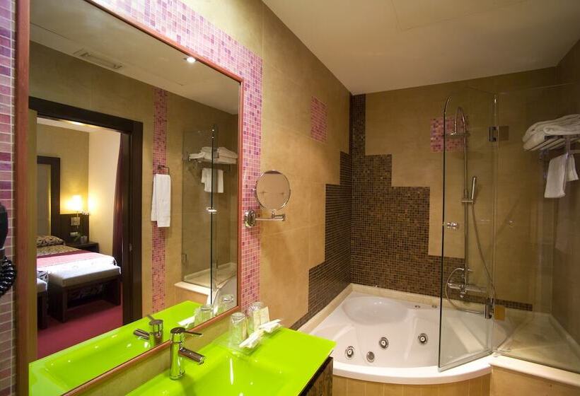 高级大房间, Juleca