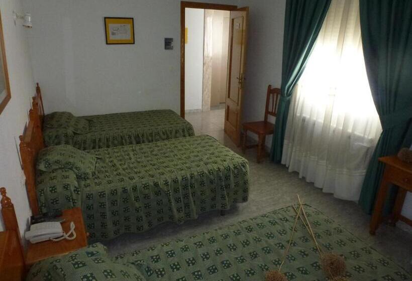 חדר סטנדרט לשלושה, La Moraleda   Complejo Las Delicias