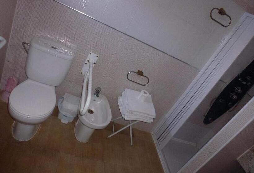 חדר סטנדרט לשלושה, La Moraleda   Complejo Las Delicias