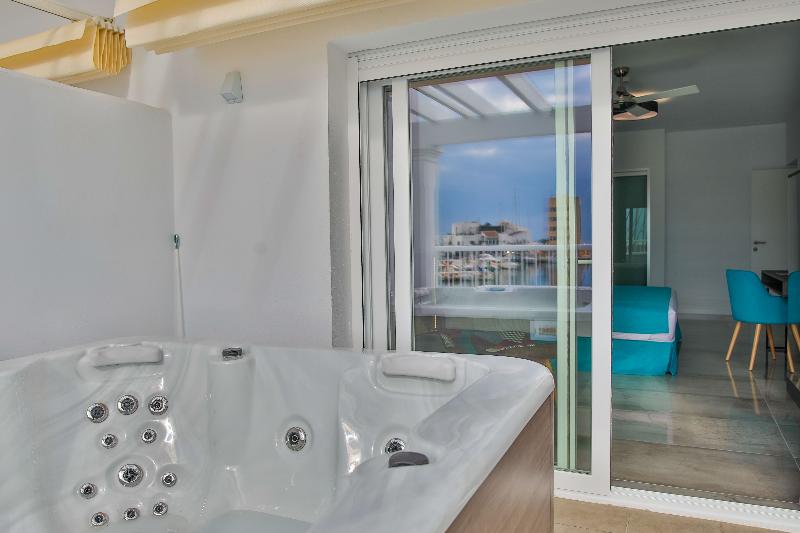 스위트, Moon Hotel & Spa