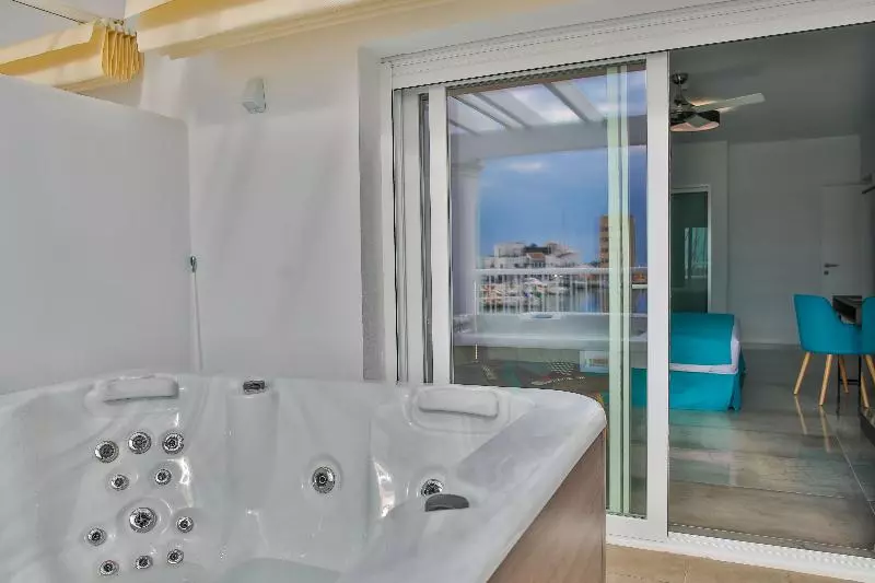 سوییت, Moon Hotel & Spa