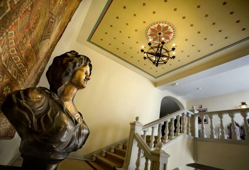 ファミリールーム, Alcazar De La Reina