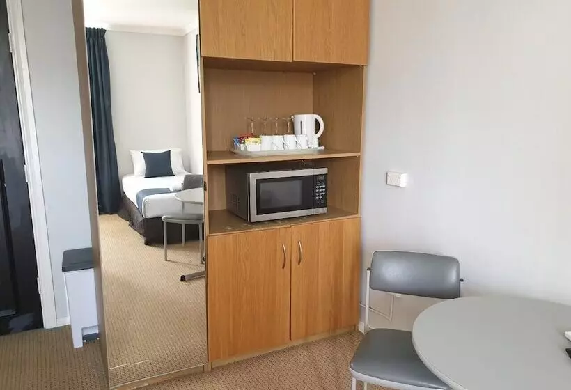 اتاق خانوادگی, Adelaide Pulteney Motel