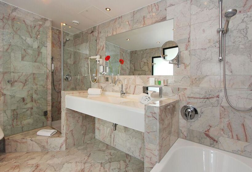 سوییت جونیور, Arcotel Nike Linz