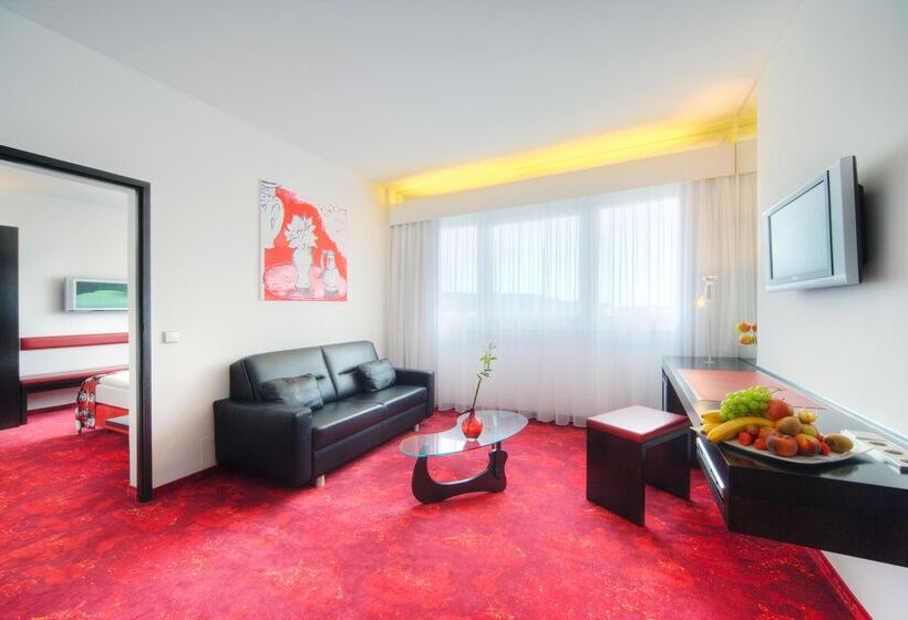 سوییت جونیور, Arcotel Nike Linz